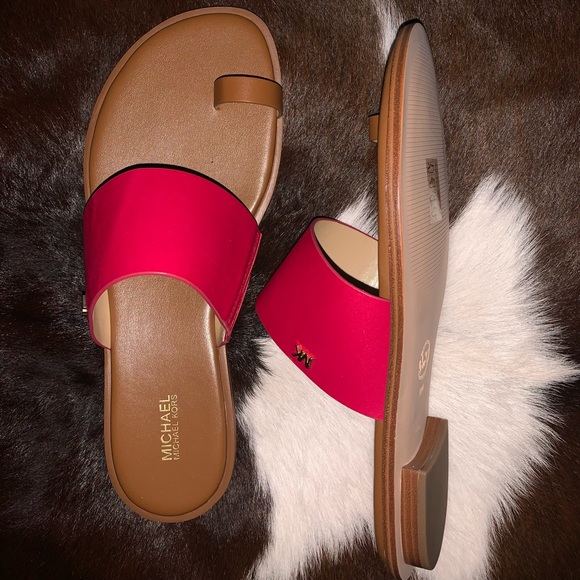 MICHAEL KORS AUGUST SANDALS - Picture 2 of 4